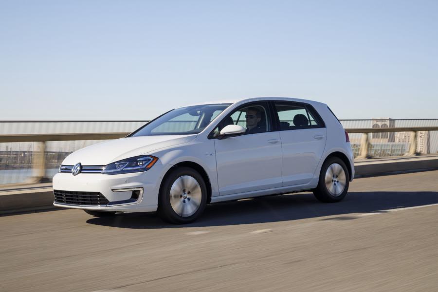  Volkswagen e-Golf 2017 года  (NA) (фото 23 из 32)
